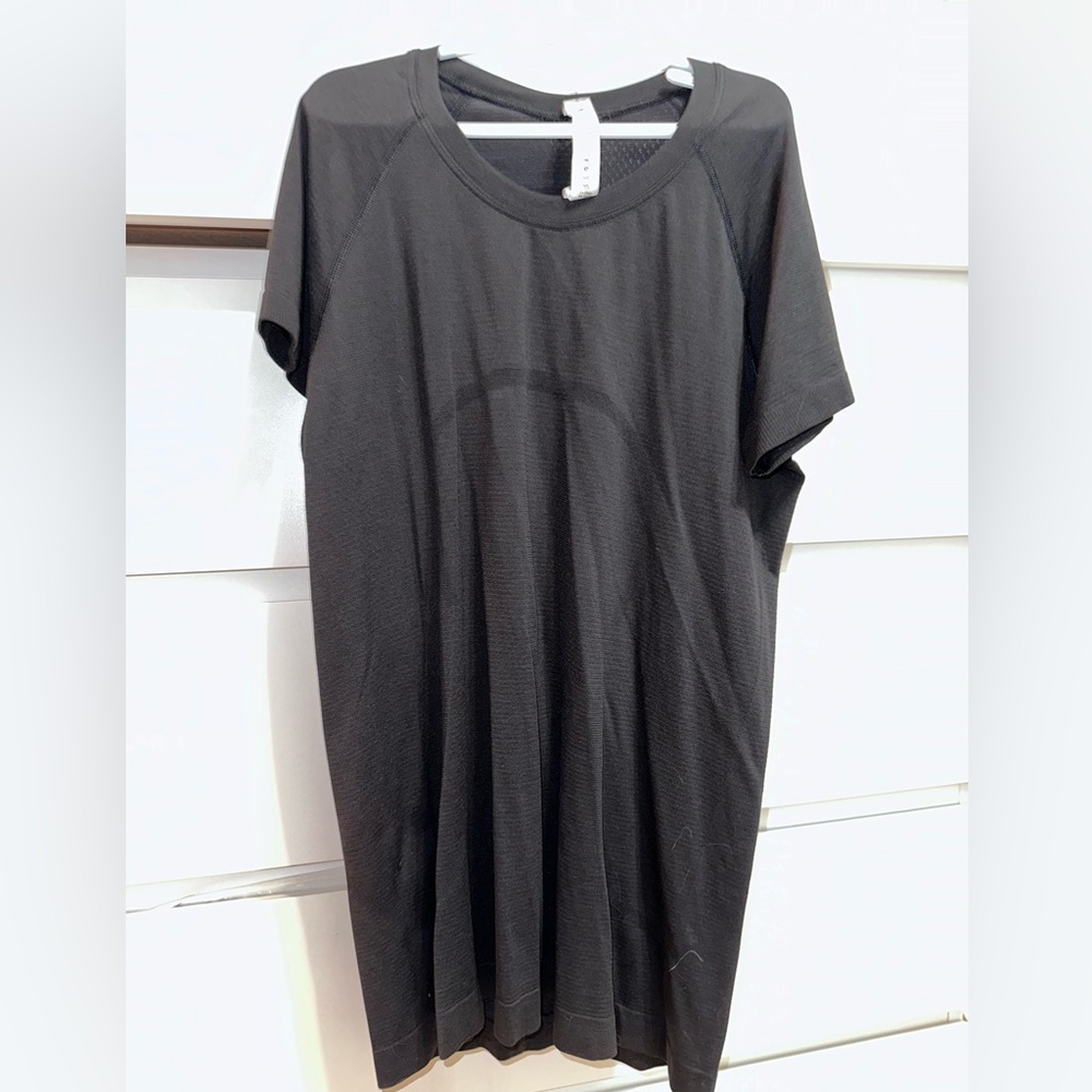 Lululemon swiftly tech short sleeve shirt size 8. Worn once.